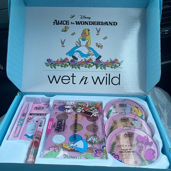 Brand New Never Opened! Wet n Wild Alice in Wonderland make up set.